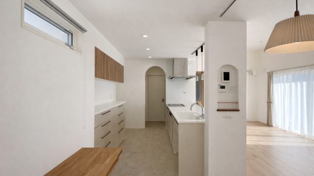 #キッチン の横の壁に＃スイッチニッチ を作りました♪
#アーチ が素敵です。

森家の＃ネッコ お隣の空き地に縄張りを広げに行きました。不法侵入なのでコッソリと。

✩ ⋆ ✩ ⋆ ✩ ⋆ ✩ ⋆ ✩ ⋆ ✩ ⋆ ✩
アヴィエスホーム
お問い合わせ→ @avieshome.tochigi
✩ ⋆ ✩ ⋆ ✩ ⋆ ✩ ⋆ ✩ ⋆ ✩ ⋆ ✩

📞 0285-32-6322

土地探しから家づくりまで
まるっと『ワンストップ対応』✨
自社施工100%で安心の家づくりをしています🏡

#アヴィエスホーム
#AVIESHOME
#栃木の工務店
#健康住宅

#健康ローコスト住宅
#家事がラクな家

#子育て世代の家づくり

#新婚夫婦の家

#ナチュラルな暮らし

#ナチュラルインテリア

#家事動線

#回遊動線

#収納上手な家

#平屋のある暮らし
#マイホーム計画

#マイホーム記録

#注文住宅新築

#工務店とつくる家

#暮らしを楽しむ

#モデルハウス見学

#ルームツアー