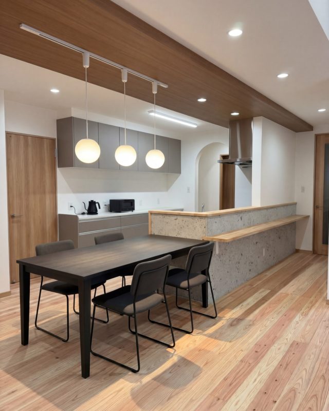 ＃大谷石 の腰壁の＃キッチン が有るお家を造ったよ☆
とても素敵です♪

森家の＃ネッコ 床暖房を付けると床でゴロゴロする。
暖かくなってきたけど、当分はネコの為に床暖房を使う！！

✩ ⋆ ✩ ⋆ ✩ ⋆ ✩ ⋆ ✩ ⋆ ✩ ⋆ ✩
アヴィエスホーム
お問い合わせ→ @avieshome.tochigi
✩ ⋆ ✩ ⋆ ✩ ⋆ ✩ ⋆ ✩ ⋆ ✩ ⋆ ✩

📞 0285-32-6322

土地探しから家づくりまで
まるっと『ワンストップ対応』✨
自社施工100%で安心の家づくりをしています🏡

#アヴィエスホーム
#AVIESHOME
#栃木の工務店
#健康住宅

#健康ローコスト住宅
#家事がラクな家

#子育て世代の家づくり

#新婚夫婦の家

#ナチュラルな暮らし

#ナチュラルインテリア

#家事動線

#回遊動線

#収納上手な家

#平屋のある暮らし
#マイホーム計画

#マイホーム記録

#注文住宅新築

#工務店とつくる家

#暮らしを楽しむ

#モデルハウス見学

#ルームツアー